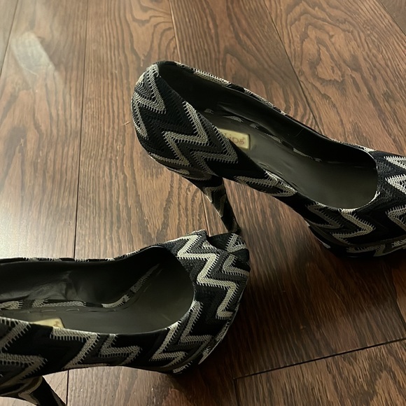 Two lips - beautiful shoes - Picture 2 of 6